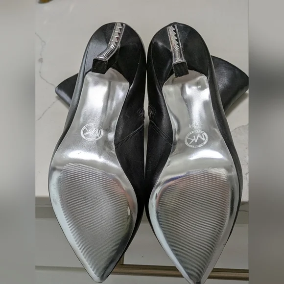 Michael Kors Elegant Black Leather Ankle Boots Size 7 - Picture 3 of 9